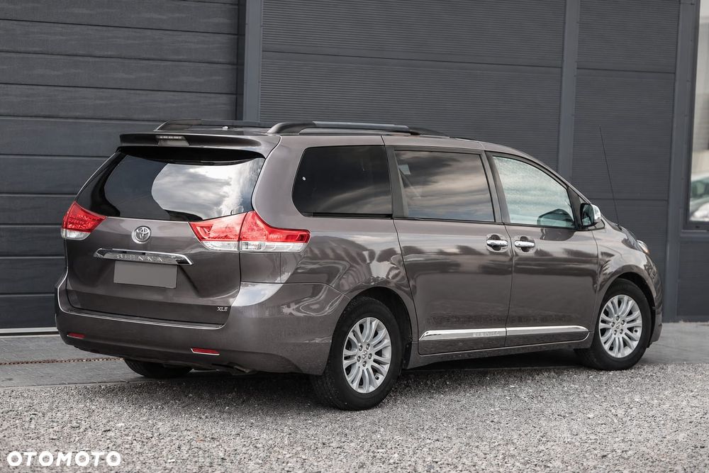 Toyota Sienna 3.5 V6 - 4