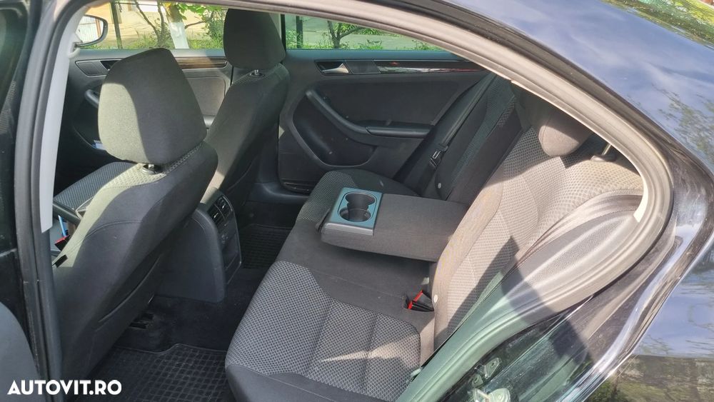 Volkswagen Jetta 2.0 TDI DSG Comfortline - 4