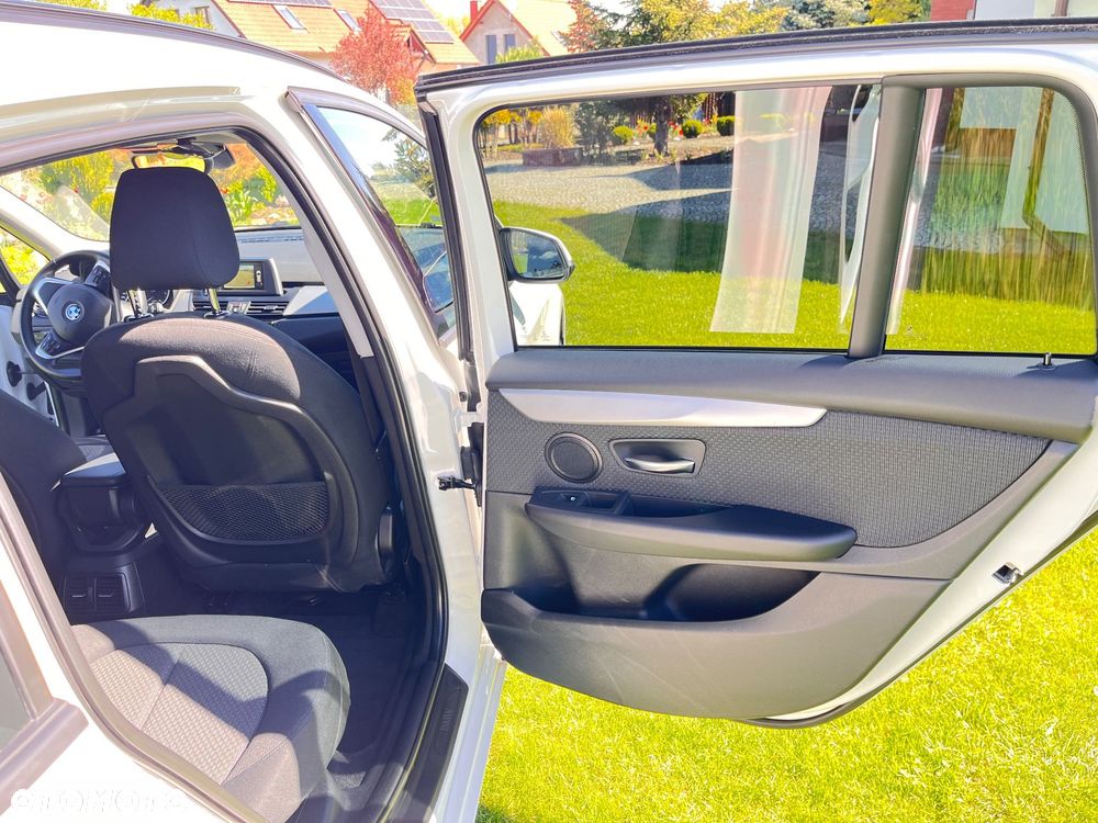 BMW Seria 2 218i - 25