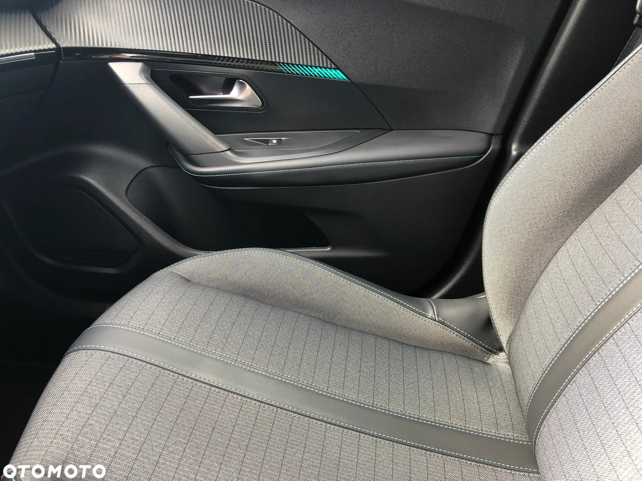 Peugeot 2008 1.2 PureTech Allure S&S EAT8 - 14