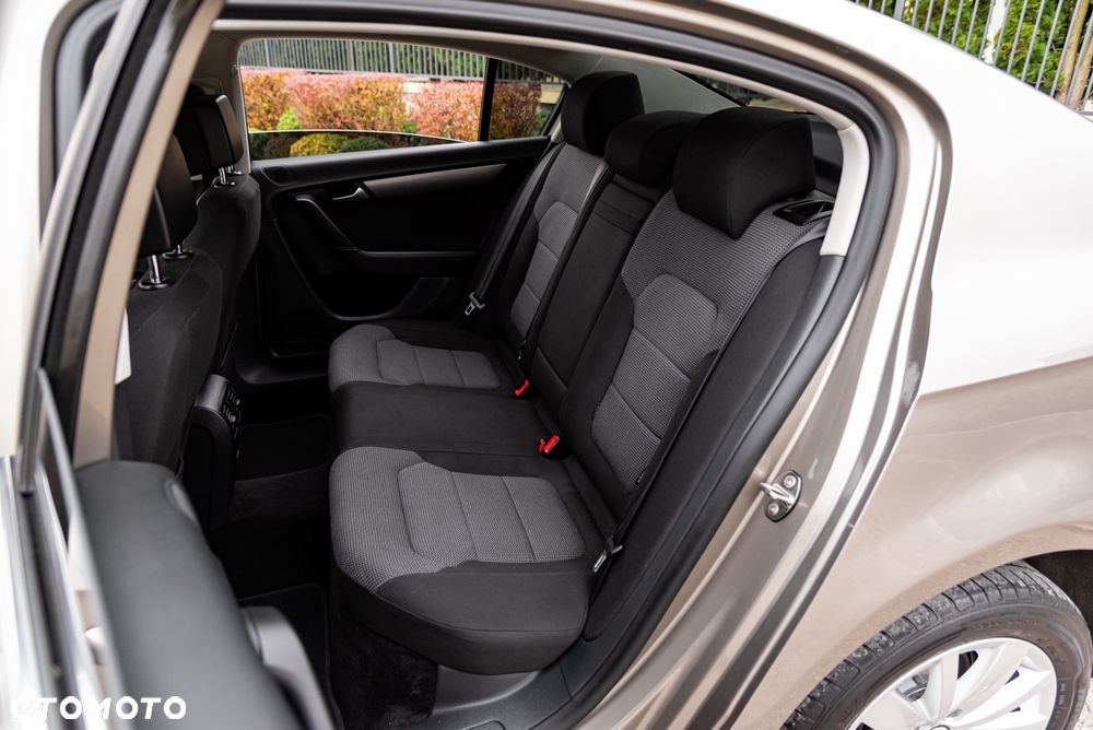 Volkswagen Passat 2.0 Blue TDI SCR Highline - 20