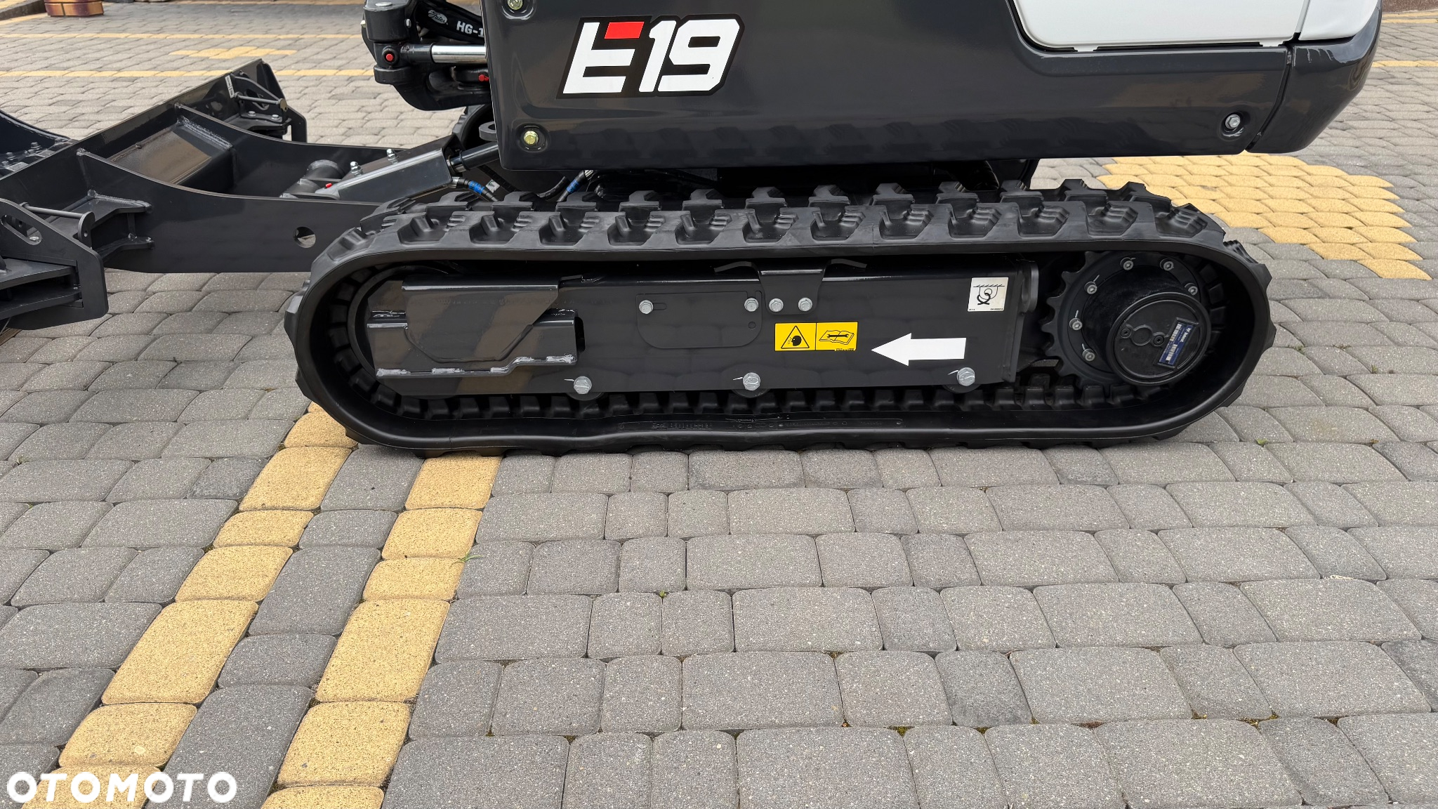 Bobcat E19 / rok 2024 / liczba godzin 4 / kupiona u dealera w Polsce / stan NOWA / komplet 3 łyżek / skarpówka hydrauliczna / - 10