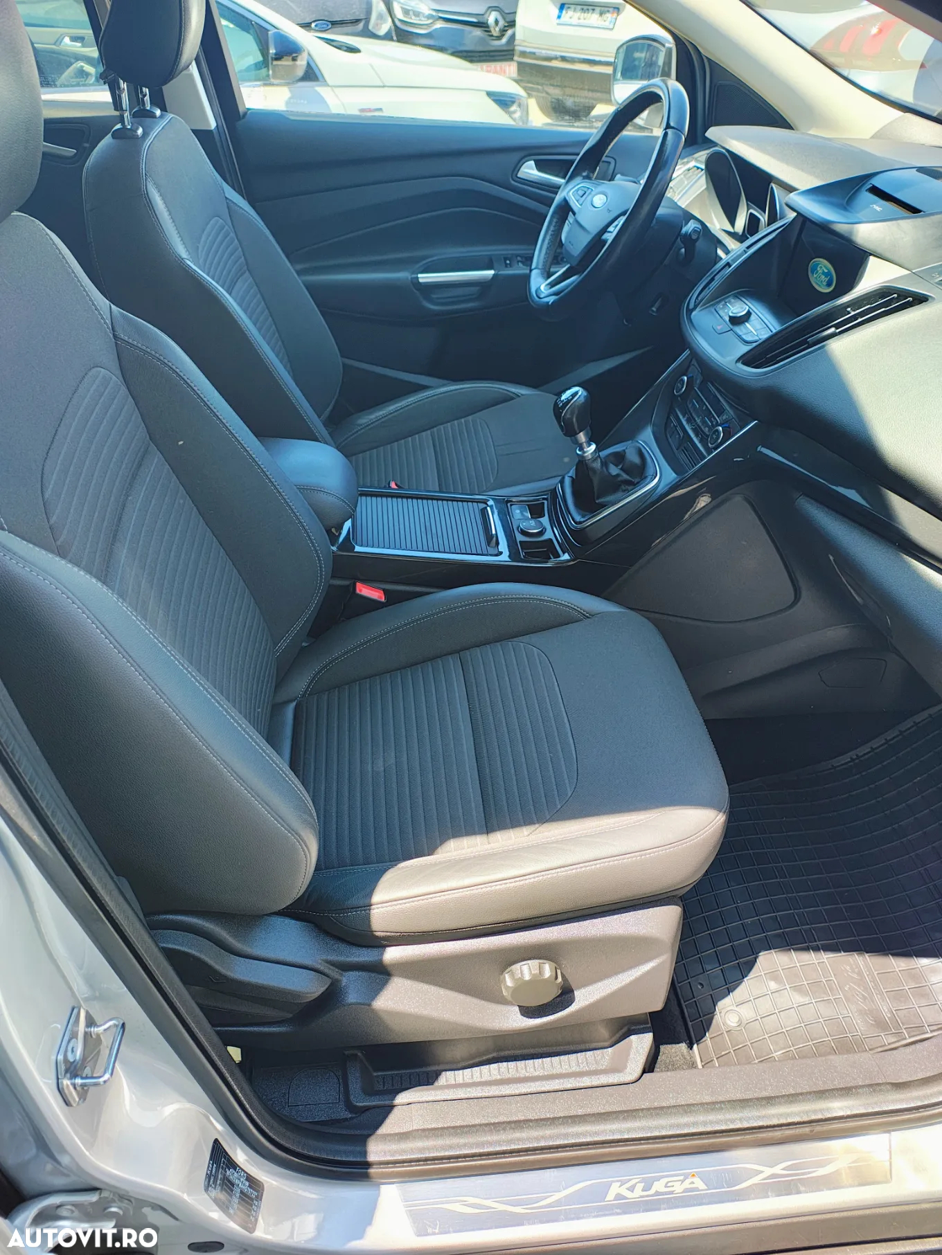 Ford Kuga 2.0 TDCi 2x4 Titanium - 28