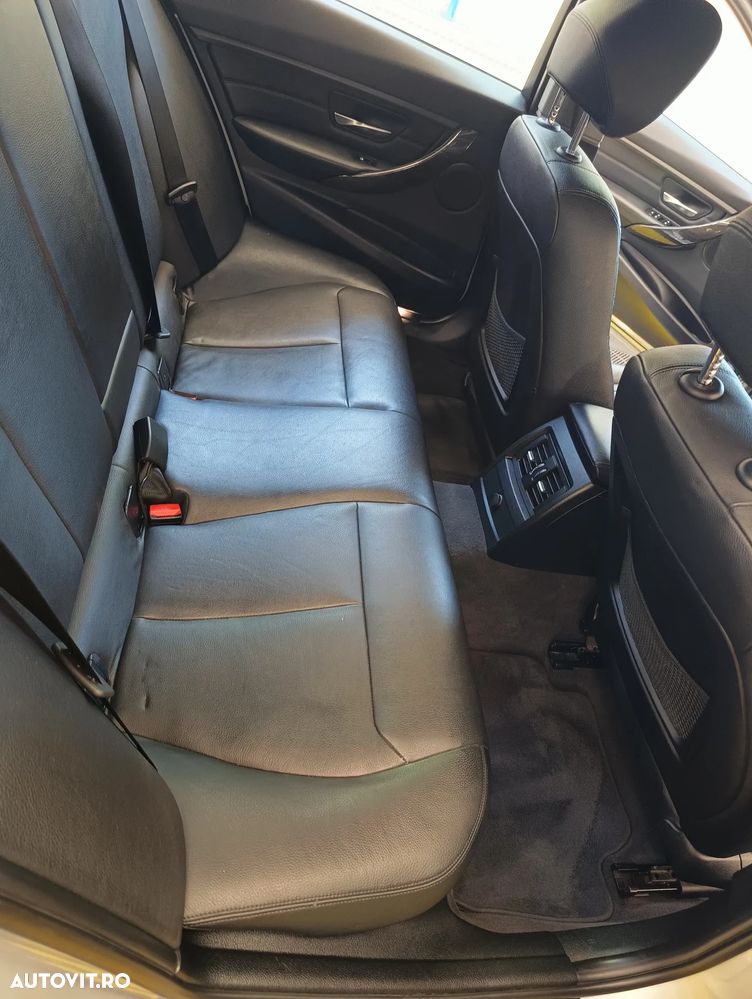 BMW Seria 3 320d Efficient Dynamic Edition Aut. Luxury Line - 13
