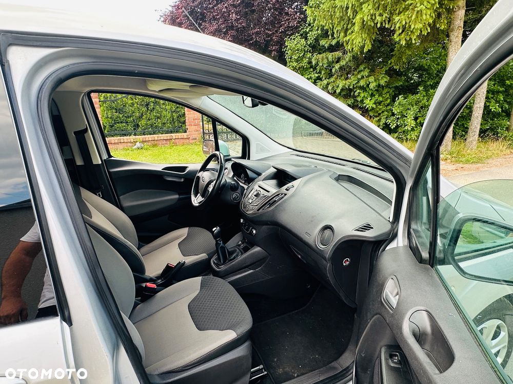 Ford Tourneo Courier - 21