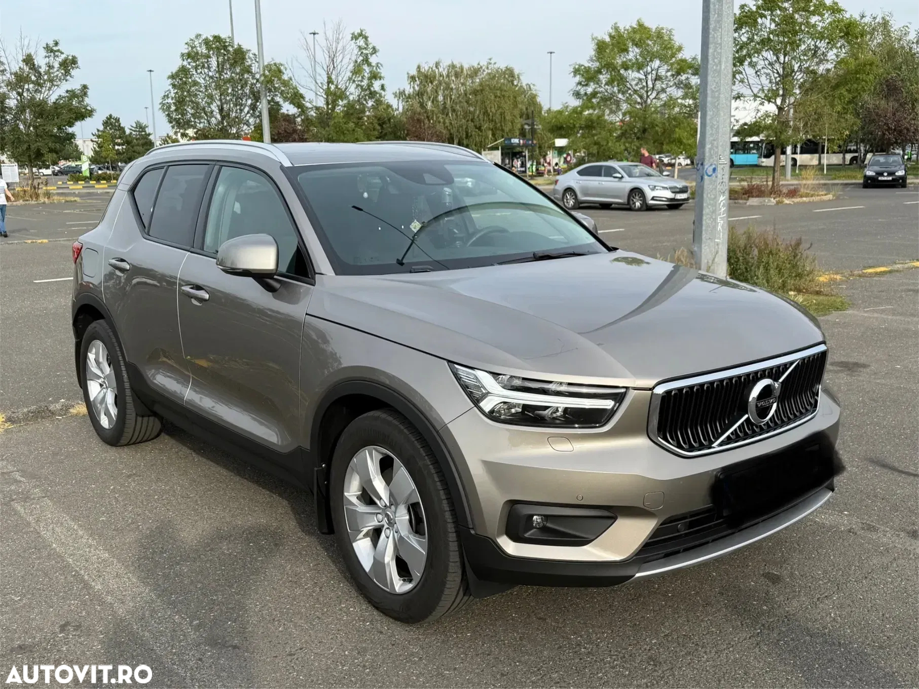 Volvo XC 40 B4 AT8 AWD Mild Hybrid Momentum Pro - 5