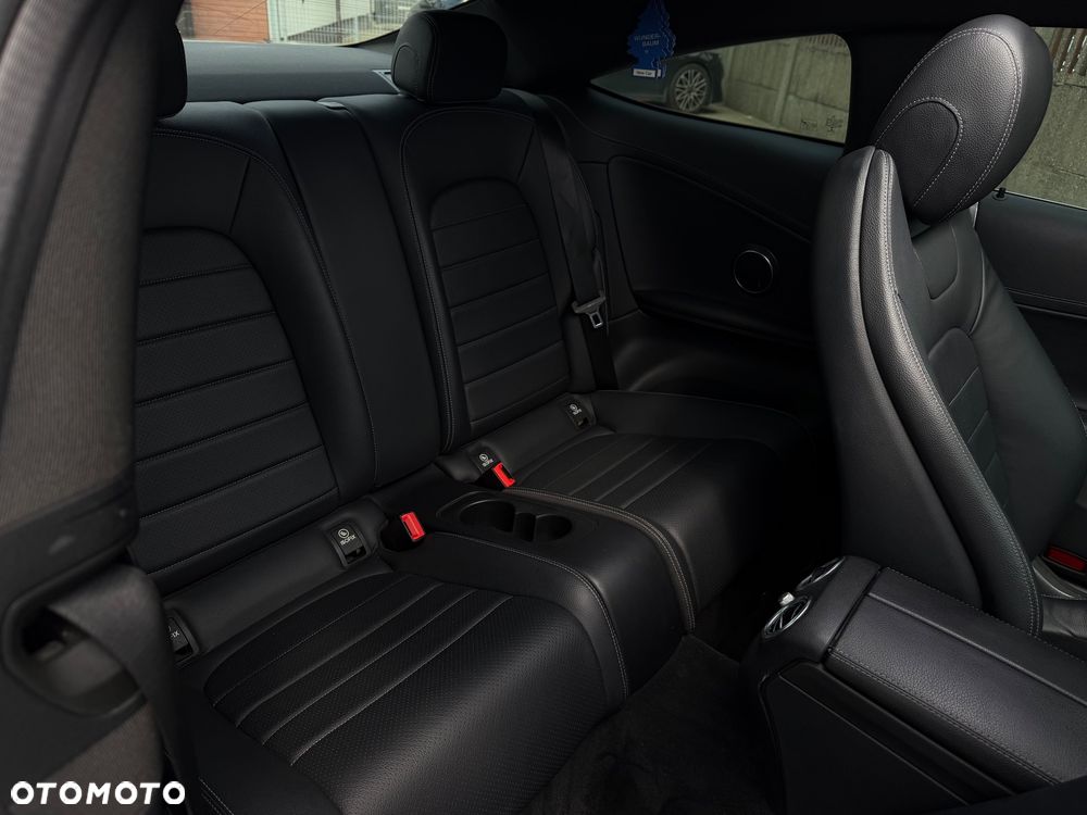 Mercedes-Benz Klasa C 300 4MATIC 9G-TRONIC - 19