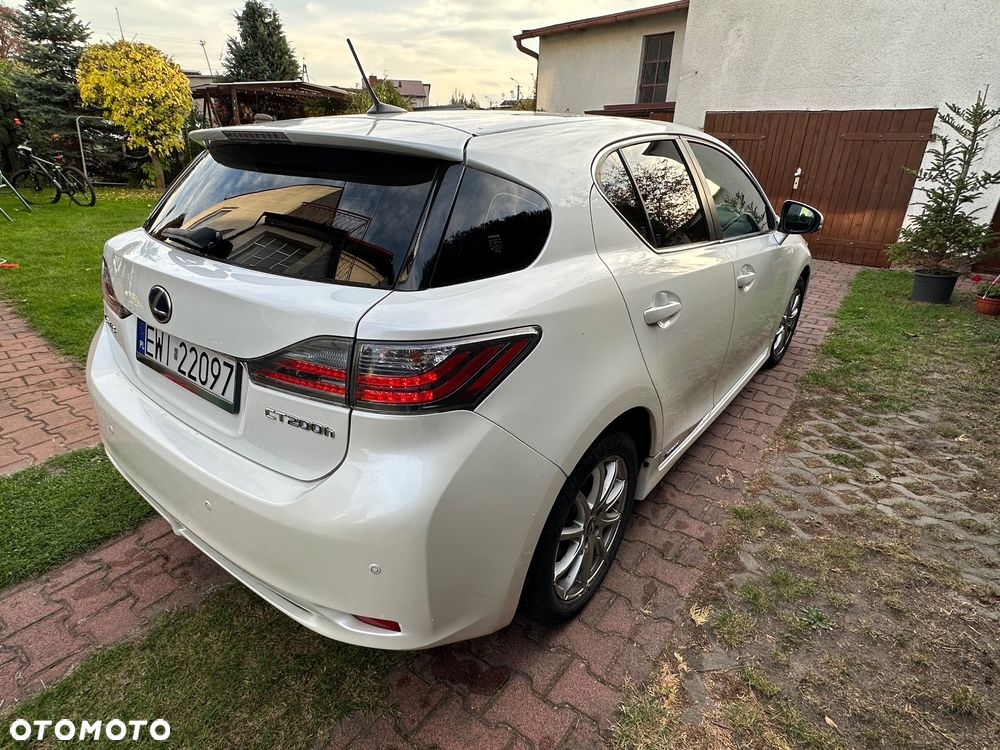 Lexus CT - 11