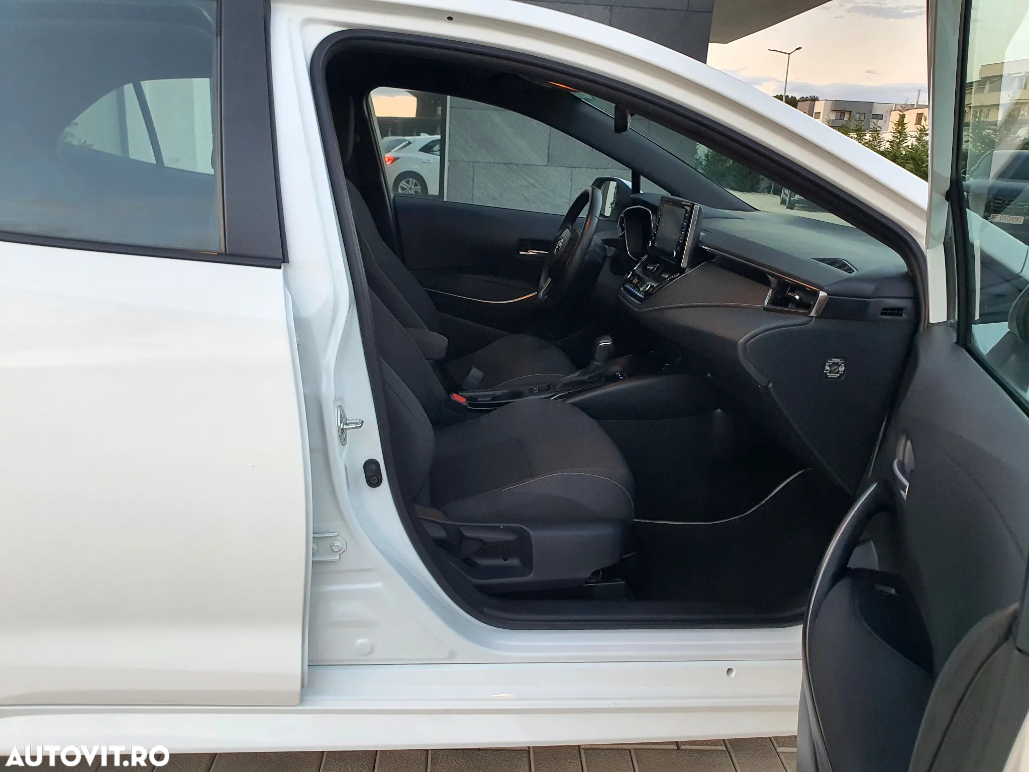 Toyota Corolla 1.8 HSD Dynamic - 18
