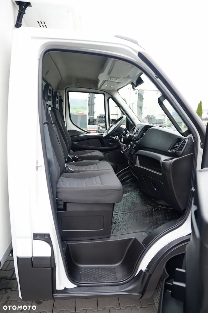 Iveco DAILY 35-150 / CHŁODNIA / THERMO KING V- 30 / MANUAL / BLIŹNIAK / 3 MIEJSCA / - 35