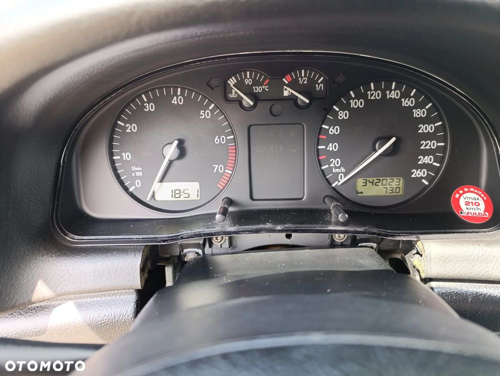 Volkswagen Passat 1.8 - 13