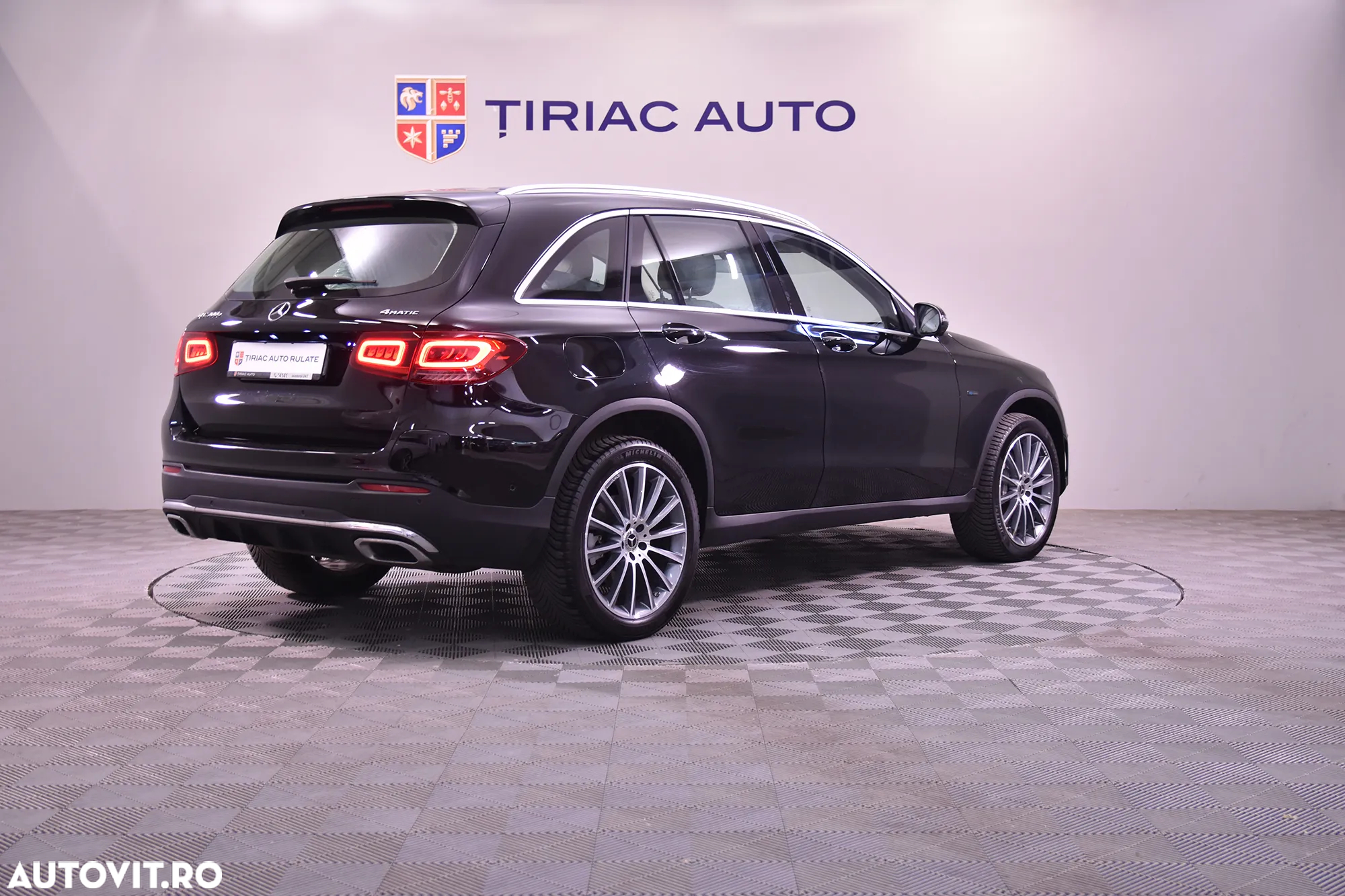 Mercedes-Benz GLC 300 e 4Matic 9G-TRONIC AMG Line - 5