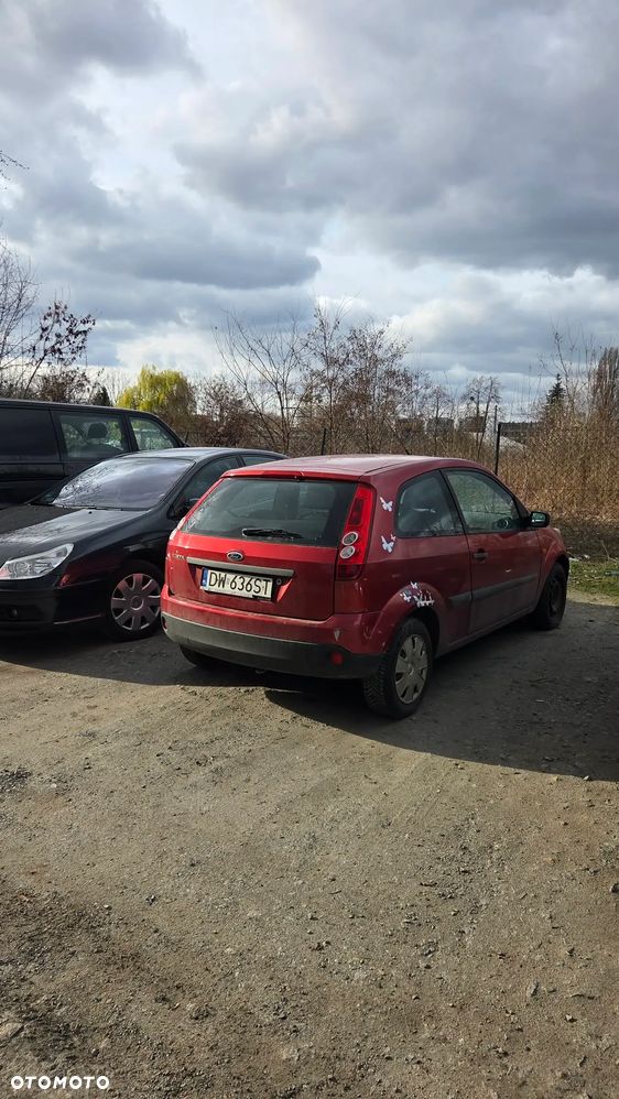 Ford Fiesta 1.3 Ambiente - 2