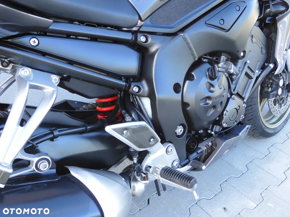 Yamaha FZ - 17