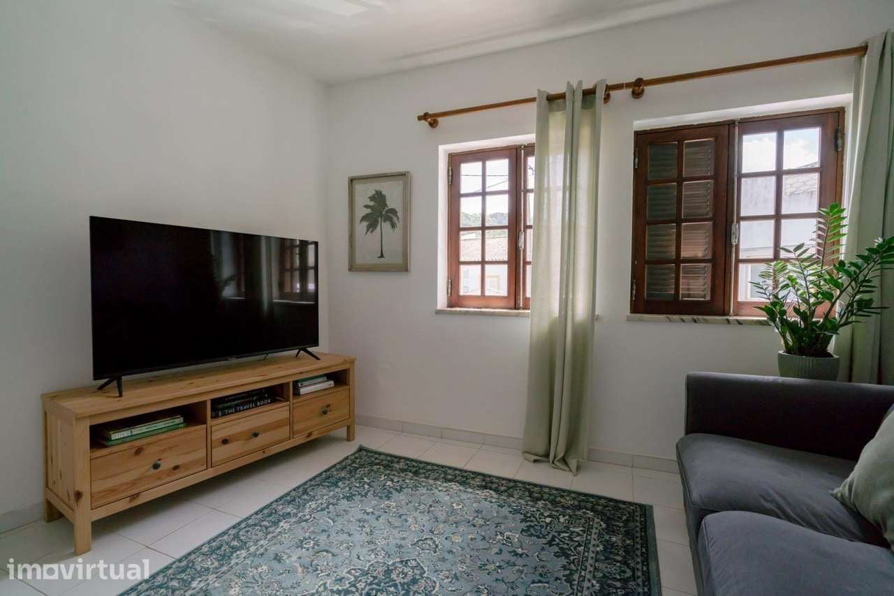 CHARMOSA CASA GEMINADA DE 3 QUARTOS E 2 c.BANHO NO CENTRO DA VILA DE B - Grande imagem: 4/26