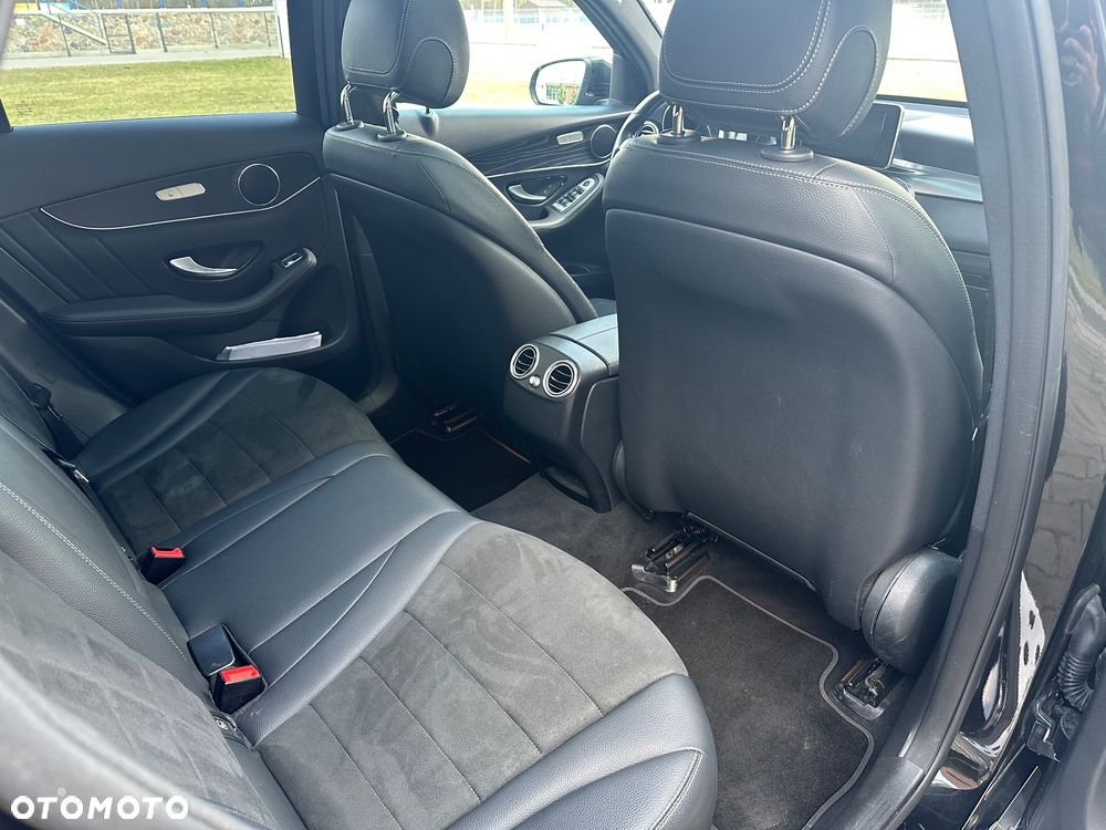 Mercedes-Benz GLC 250 4Matic 9G-TRONIC AMG Line - 11