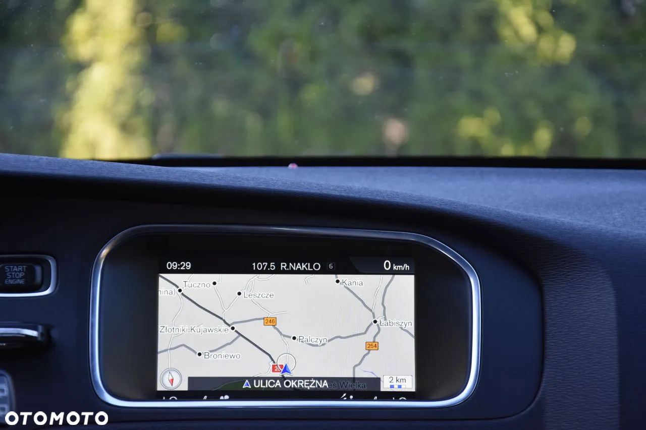 Volvo V40 D2 Drive-E R-Design Momentum - 12
