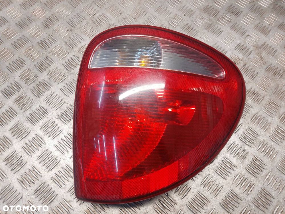 LAMPA PRAWY TYŁ  CHRYSLER  GRAND VOYAGER IV LIFT 04857954AA 192843934 - 1