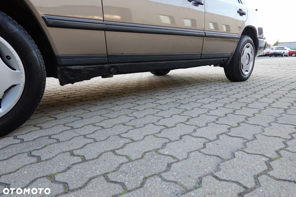 Mercedes-Benz W124 (1984-1993) - 28