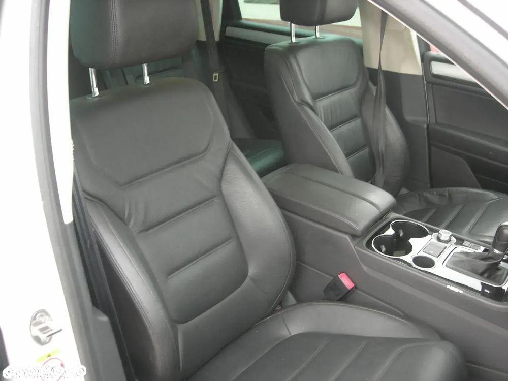 Volkswagen Touareg 3.0 V6 TDI BMT Perfectline R-Style - 24