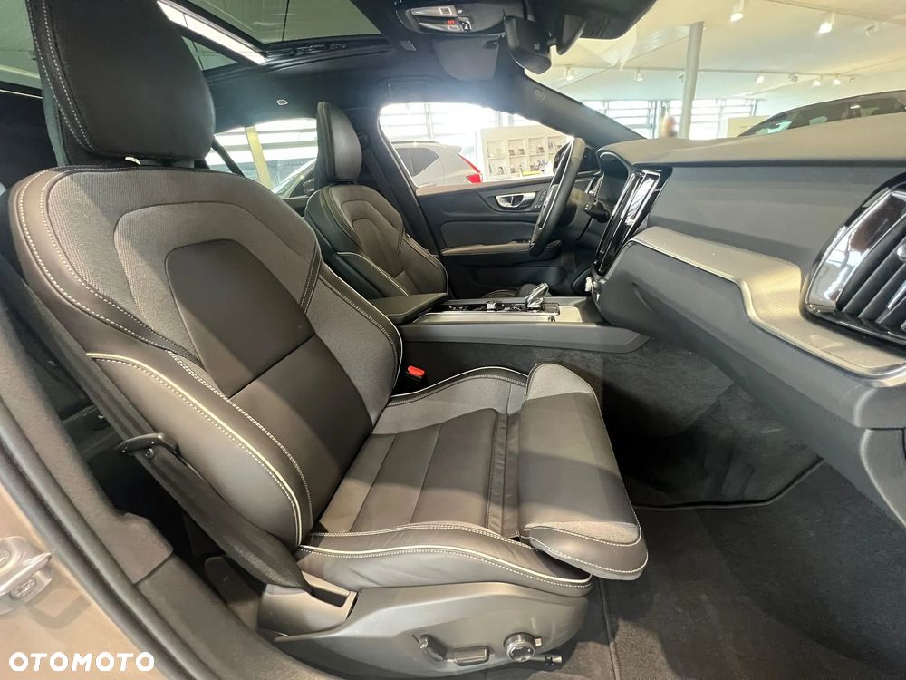 Volvo V60 B4 B Ultimate Dark - 23