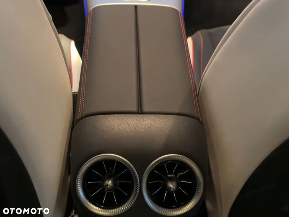 Mercedes-Benz CLA - 9