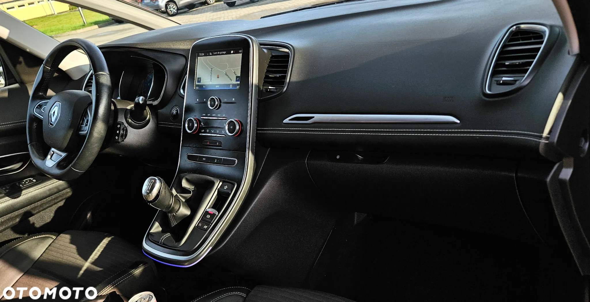 Renault Scenic ENERGY TCe 130 S&S Paris - 10