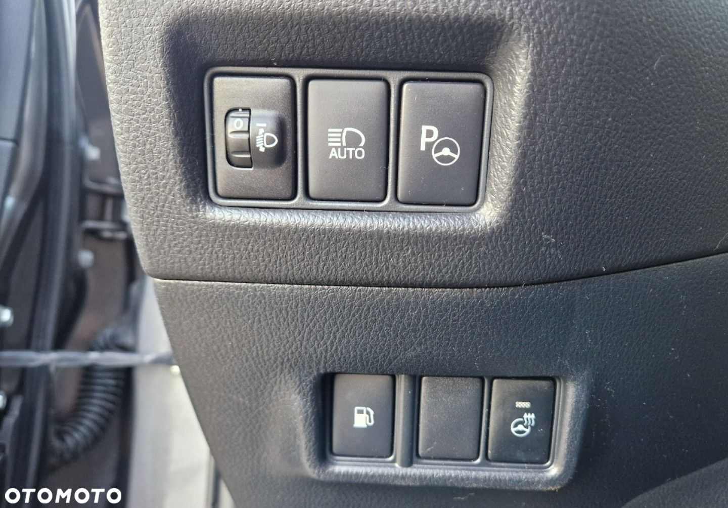Toyota C-HR - 26