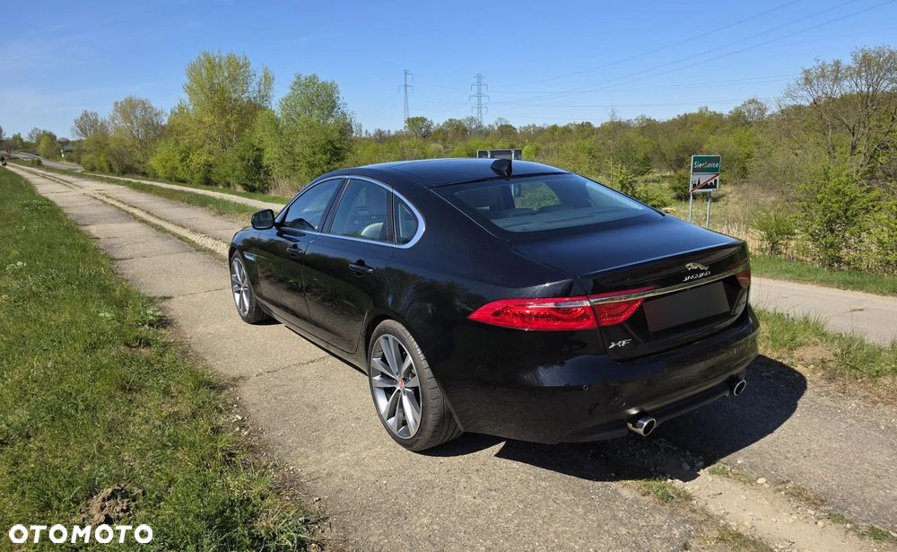 Jaguar XF 3.0 TDV6 300 Sport - 3