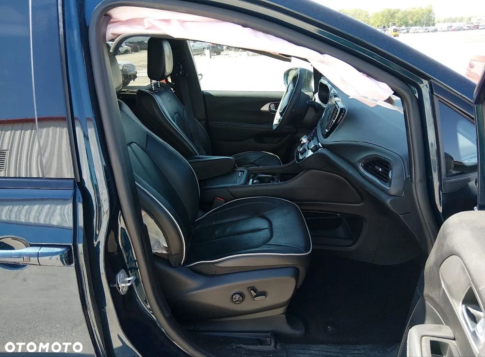 Chrysler Pacifica - 10