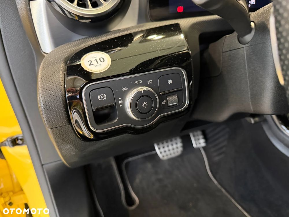 Mercedes-Benz Klasa A 180 7G-DCT Edition 2020 - 15