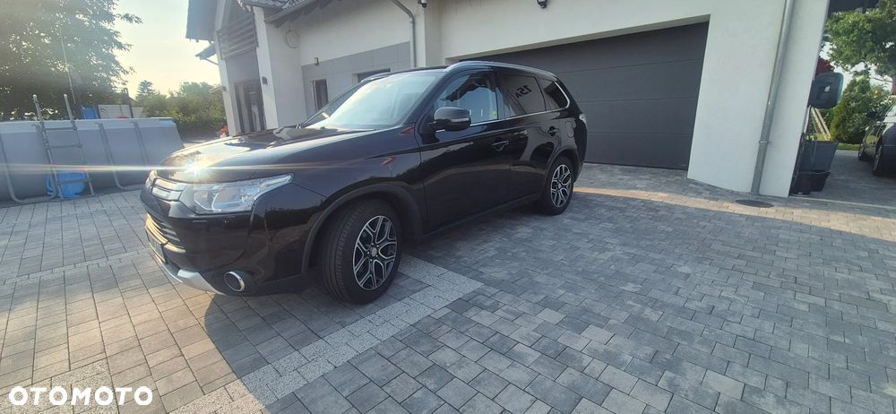 Mitsubishi Outlander - 2