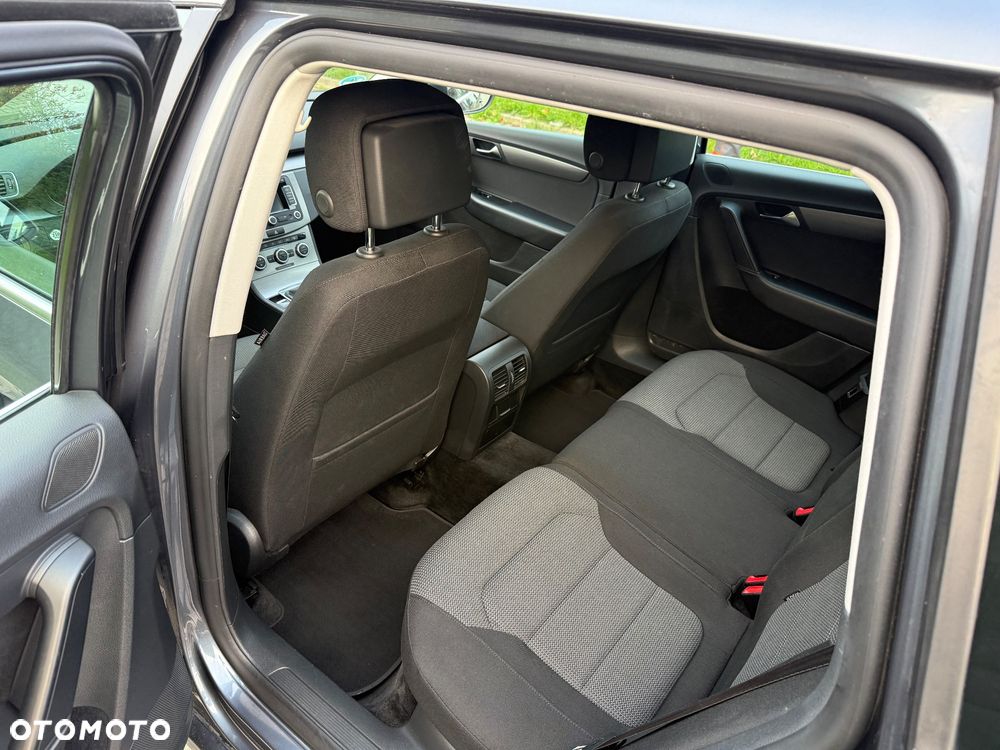 Volkswagen Passat 2.0 TDI DPF Highline - 13