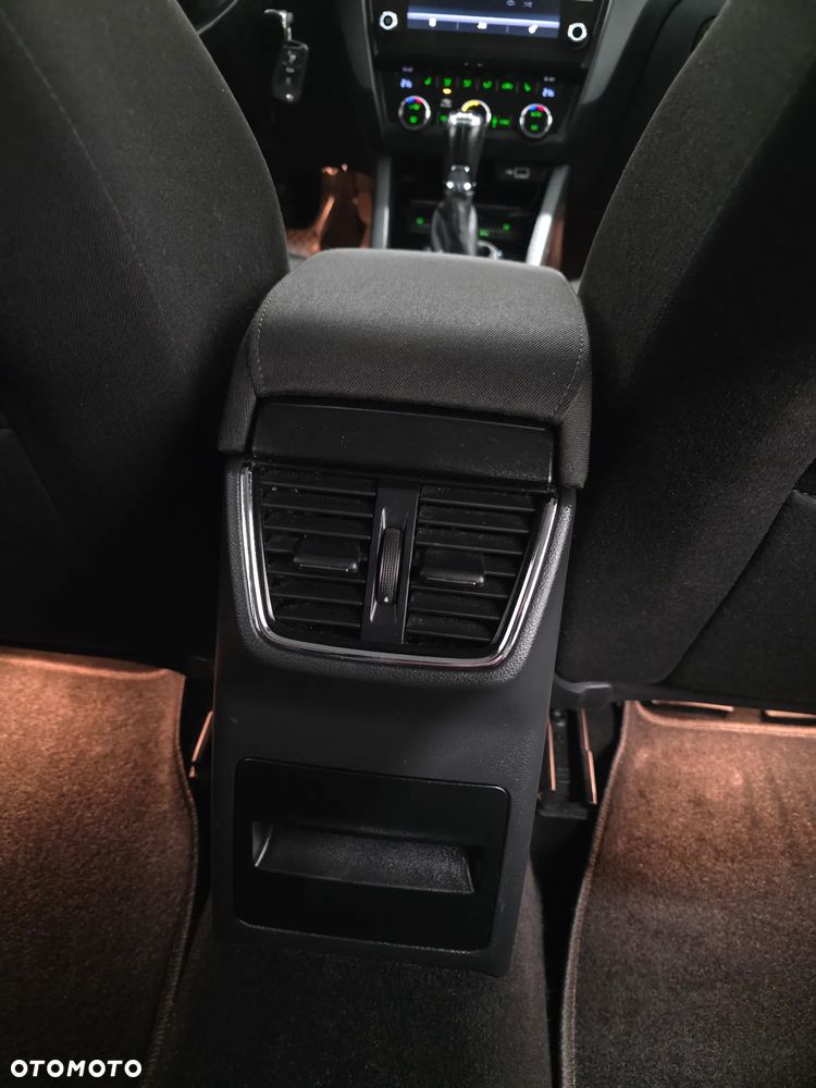 Skoda Octavia 2.0 TDI SCR 4x4 Style DSG - 20