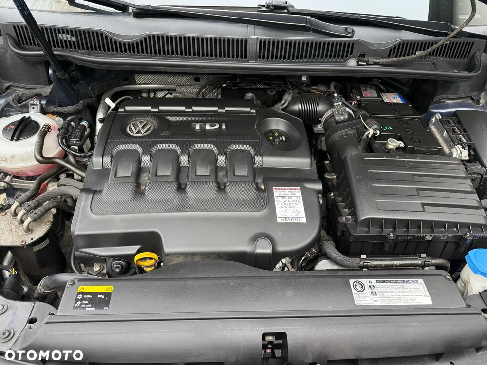 Volkswagen Touran - 23