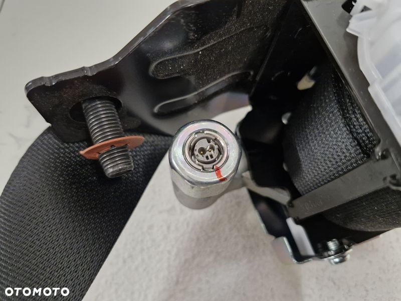 kia pro ceed proceed iii 3 pas bezpieczeństwa prawy tył 89820j7100 - 2