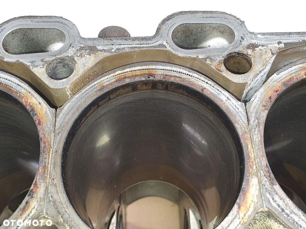 BLOK SILNIKA D5244T VOLVO XC90 2.4 D5 8653865 - 4