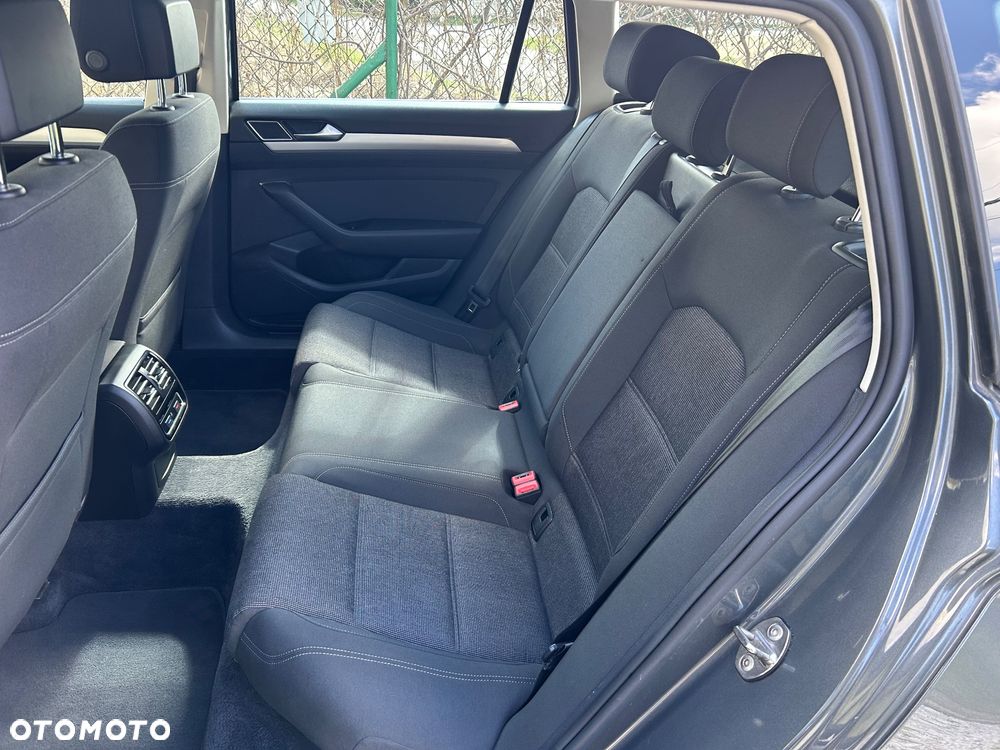 Volkswagen Passat Variant 2.0 TDI SCR DSG Comfortline - 26