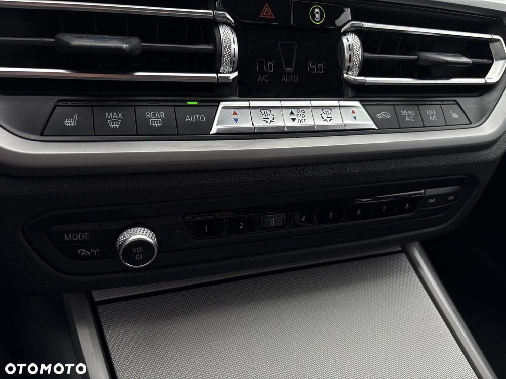BMW Seria 3 318i - 32