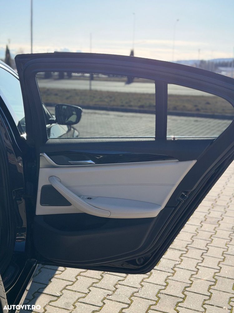 BMW Seria 5 530i xDrive AT - 28