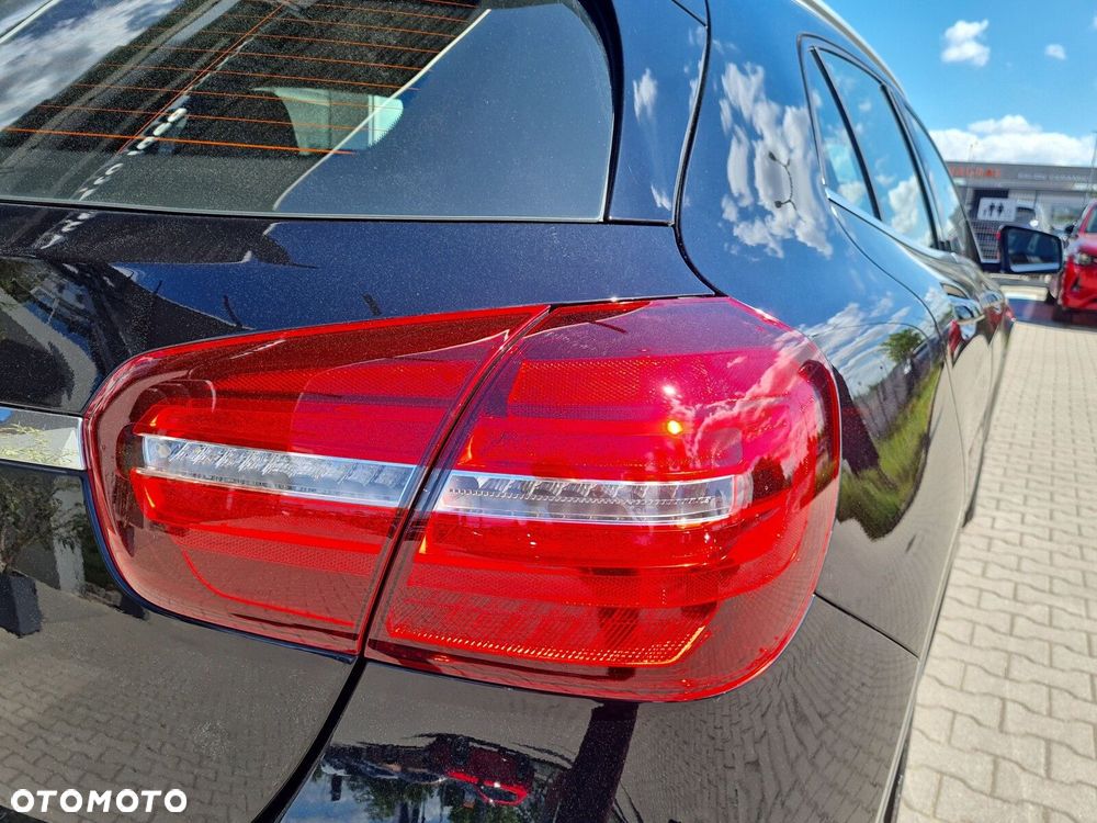 Mercedes-Benz GLA 180 7G-DCT Urban - 18