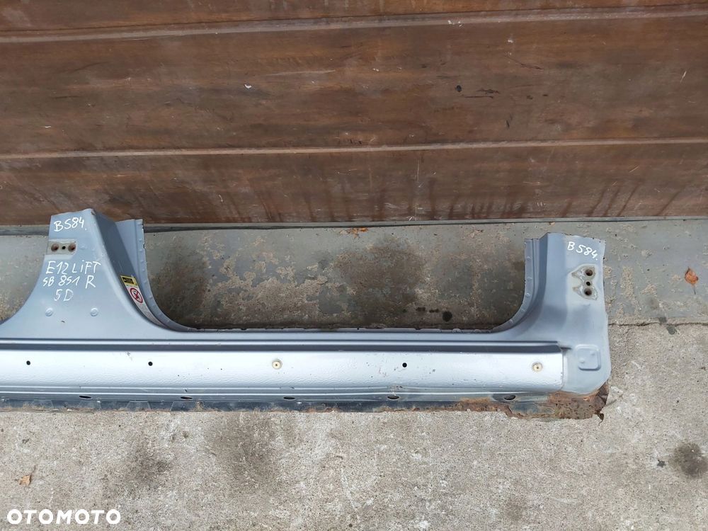 Toyota Corolla E12 5d próg prawy bok poszycie progu - 2