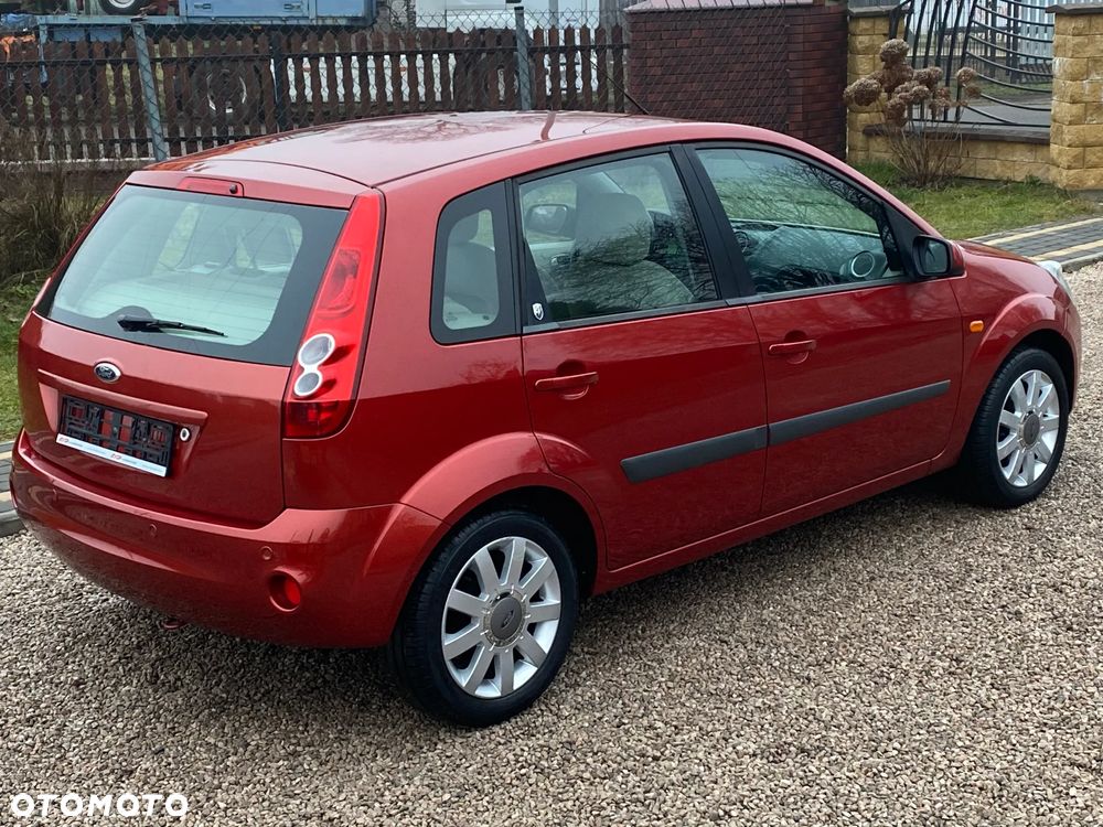 Ford Fiesta 1.4 Ghia - 11