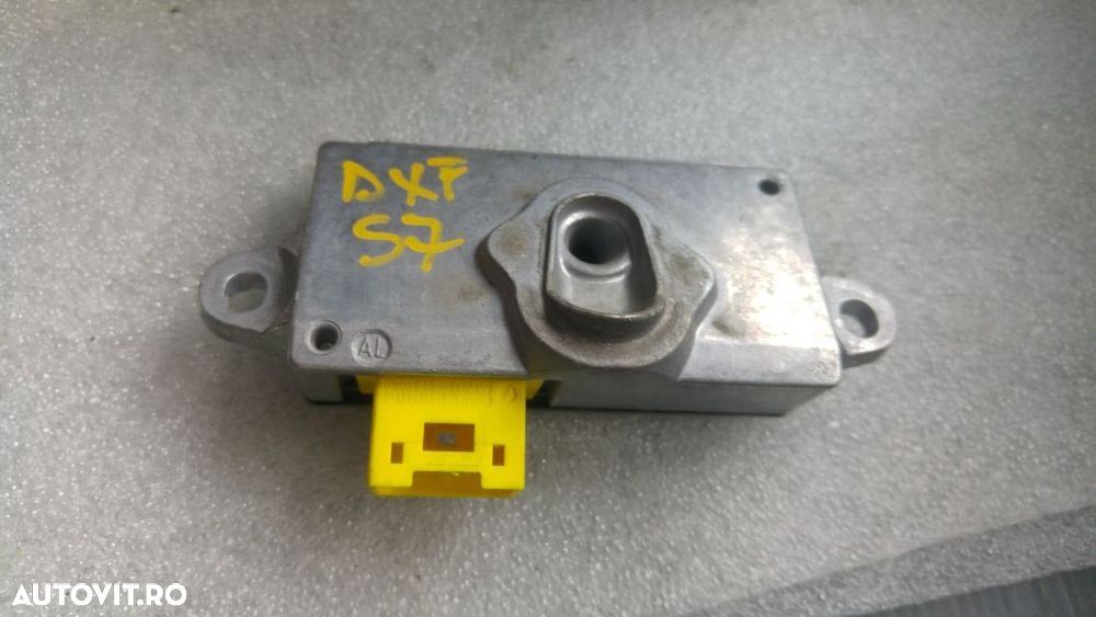 senzor airbag dreapta fata bmw seria 7 e65 6577-6937420 - 2
