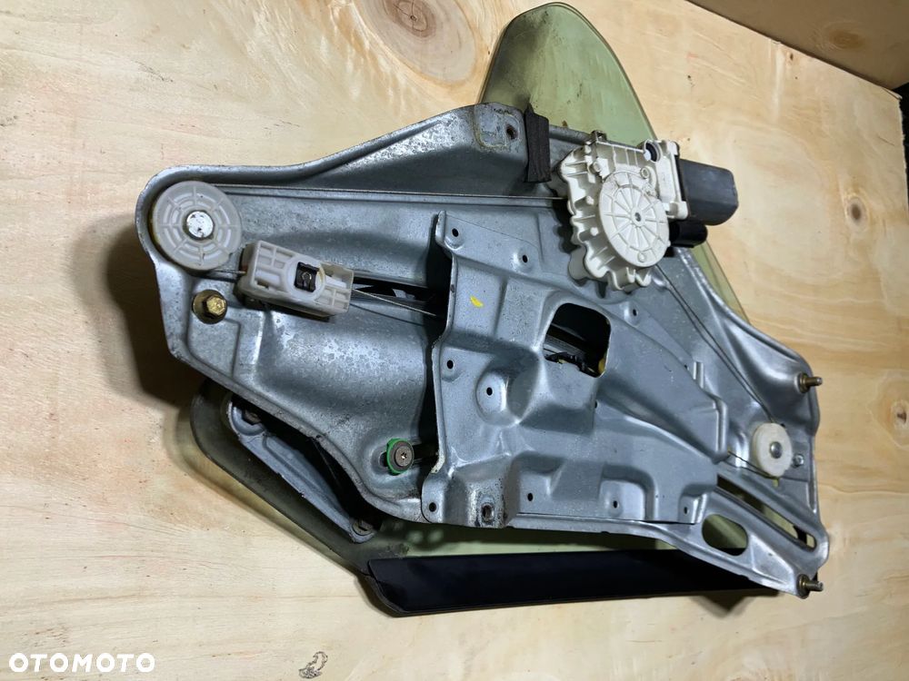 PODNOŚNIK SZYBY BMW E36 CABRIO TYŁ PRAWY LUB LEWY MECHANIZM SZYBY ELEKTRYCZNY SZYBA LEWA PRAWA KABRIO 8119985 8119986 - 9