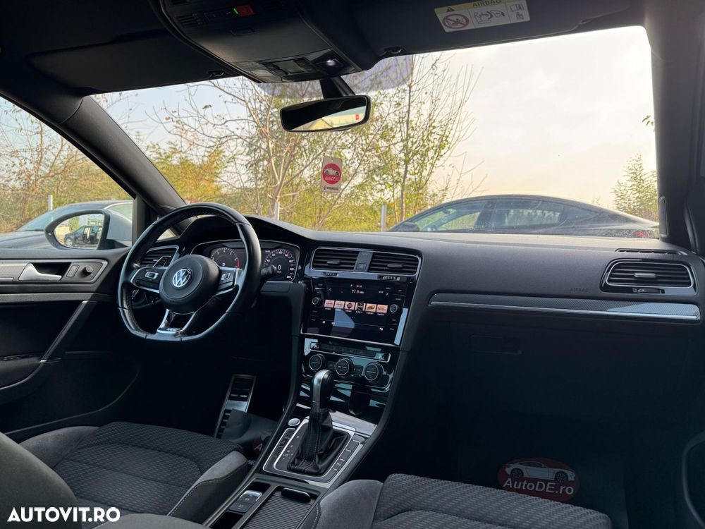 Volkswagen Golf - 6
