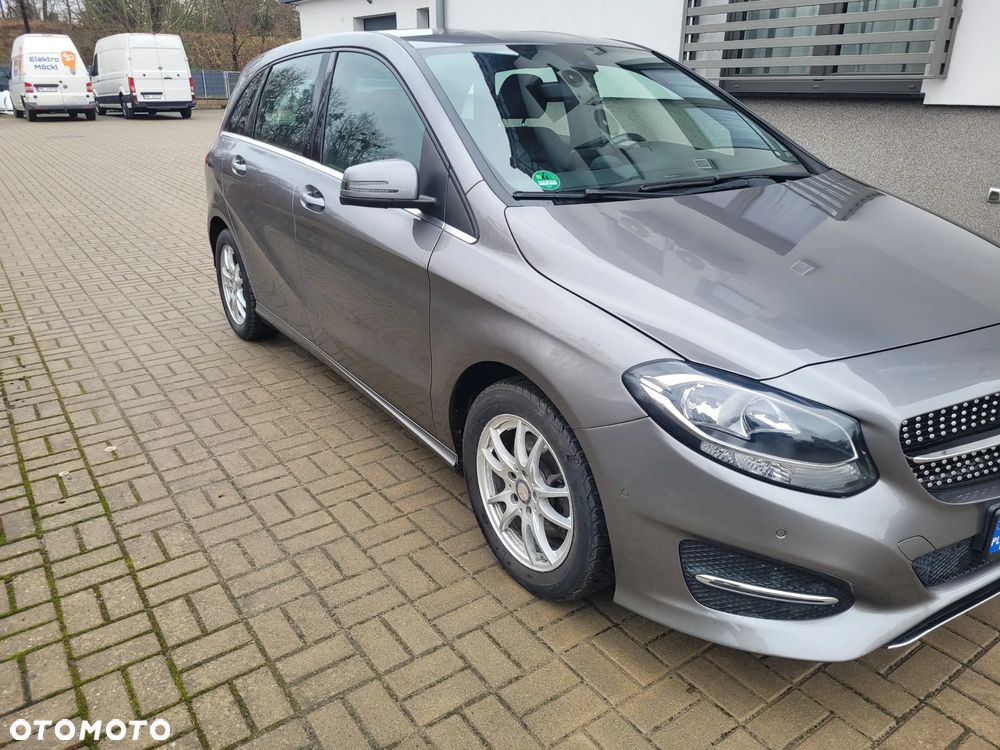 Mercedes-Benz Klasa B 180 UrbanStyle Edition - 3