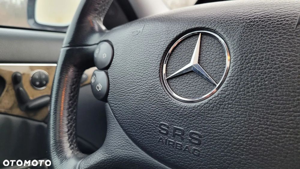 Mercedes-Benz Klasa E 500 4-Matic Avantgarde - 27
