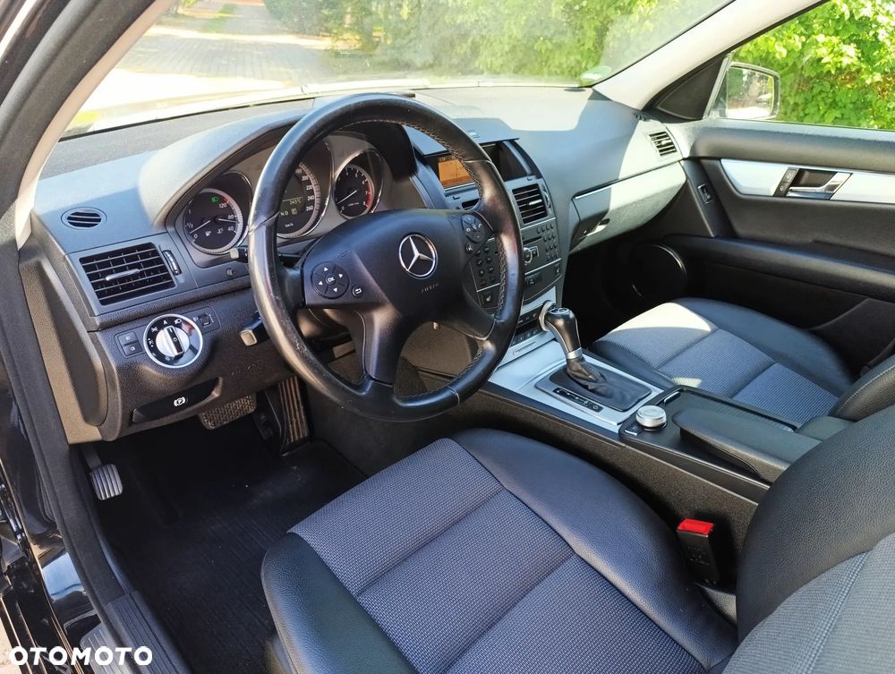 Mercedes-Benz Klasa C 180 CGI Automatik BlueEFFICIENCY Avantgarde - 5