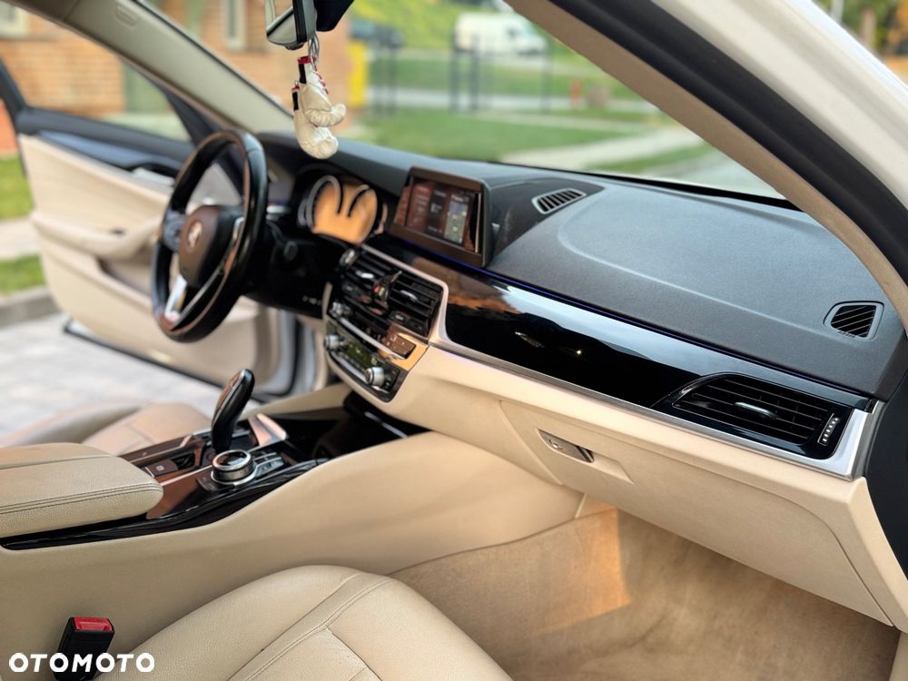 BMW Seria 5 520d M Sport - 36